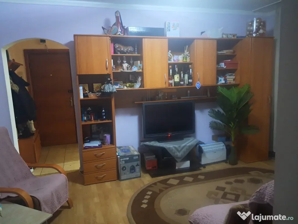 Apartament 2 camere semidecomandat etaj 1 mobilat