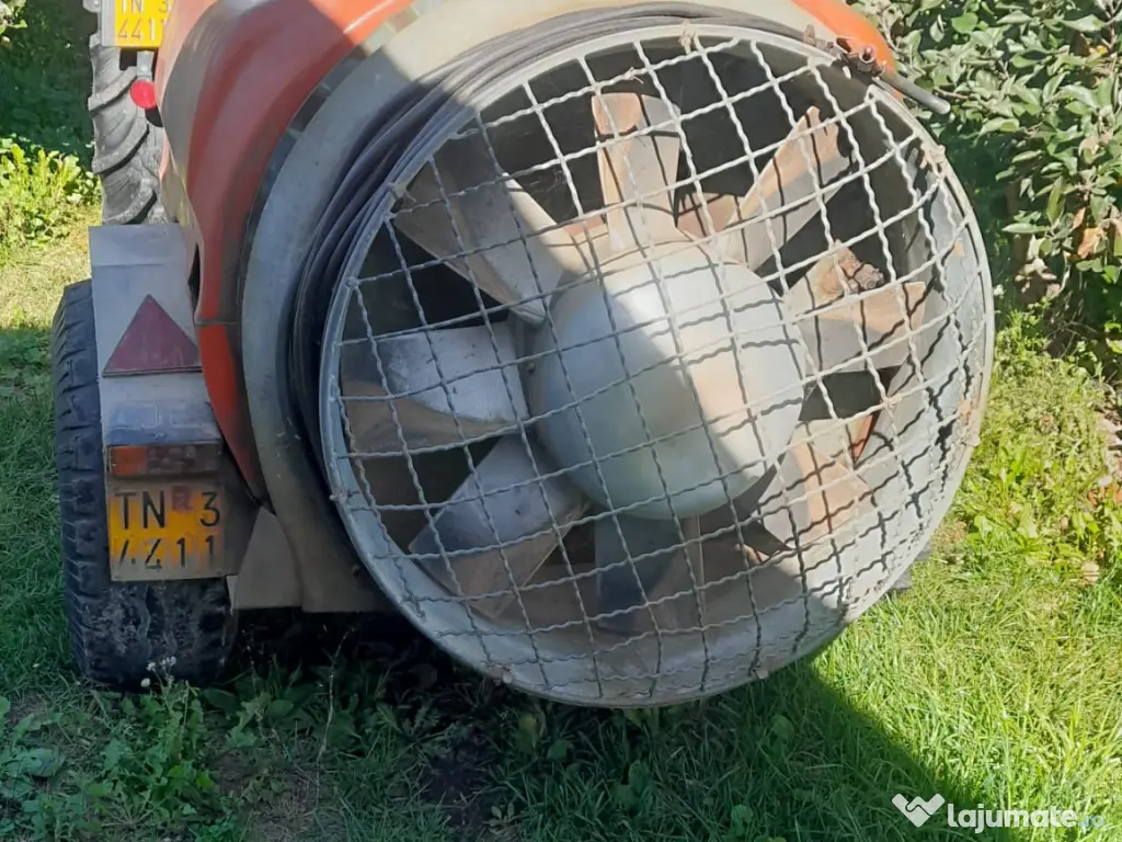 Vand masina de stropit pt tractor