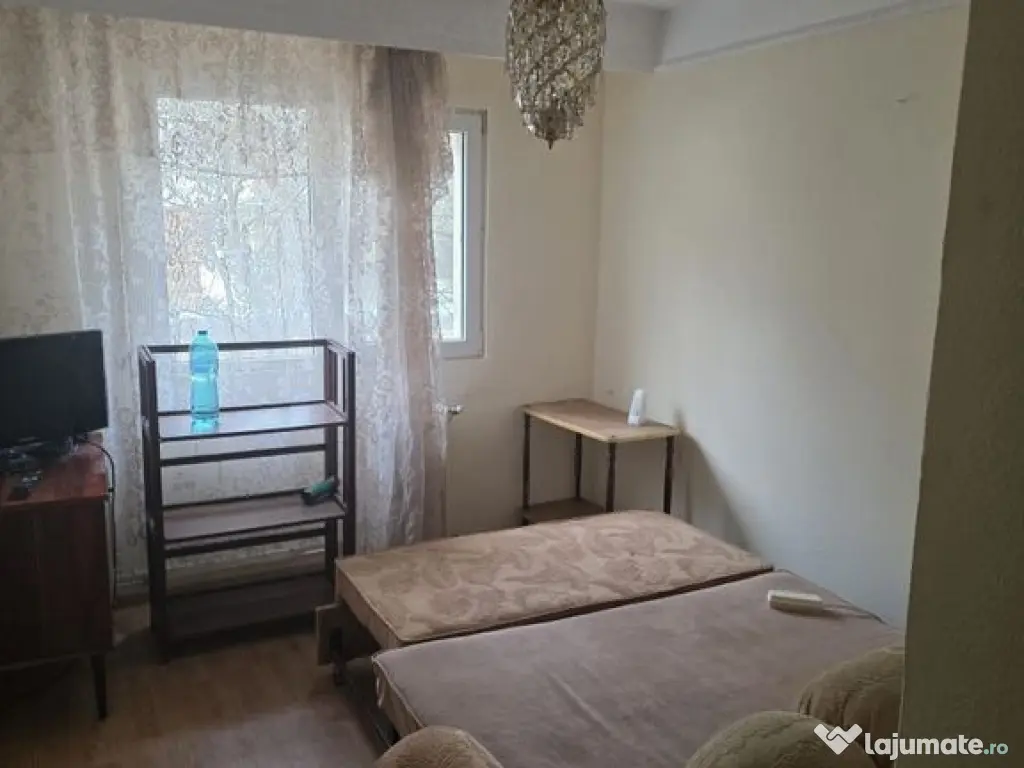 De închiriat apartament 4 camere DC 
