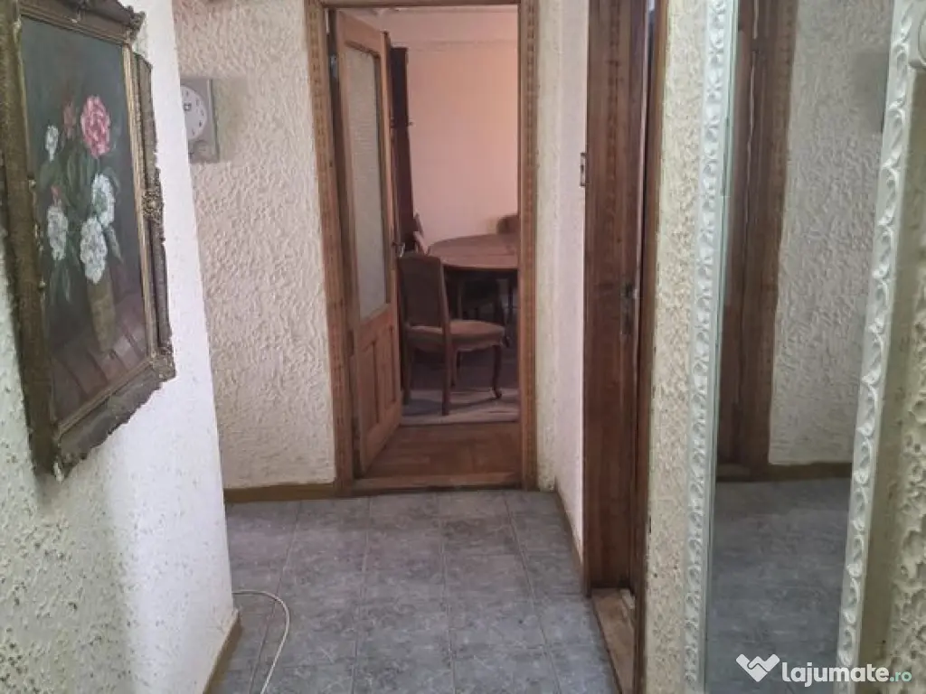 De închiriat apartament 4 camere DC 
