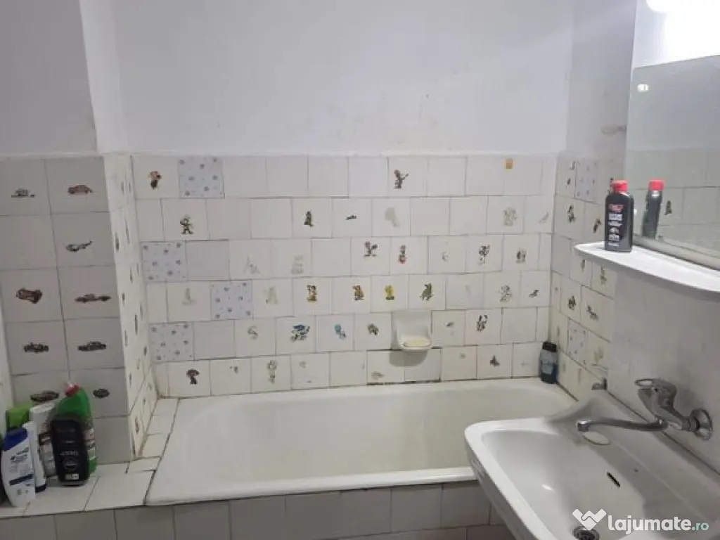 De închiriat apartament 4 camere DC 