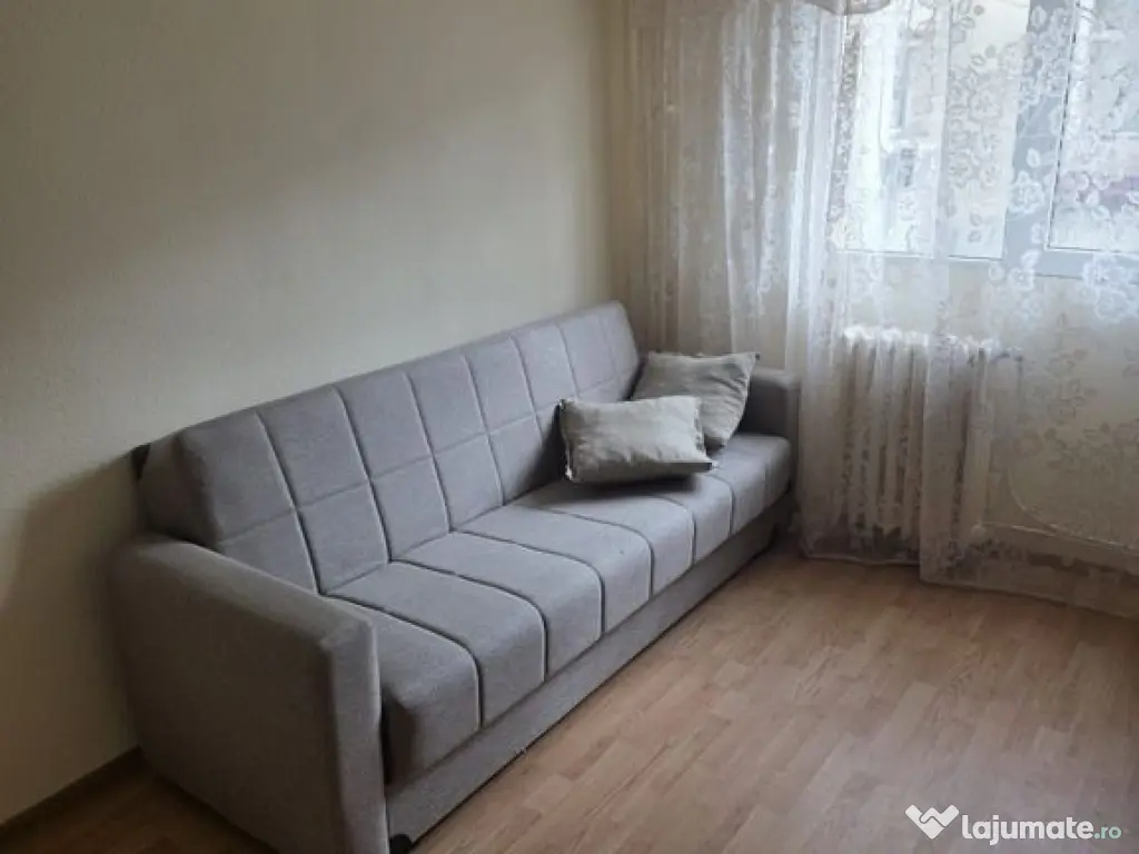 De închiriat apartament 4 camere DC 
