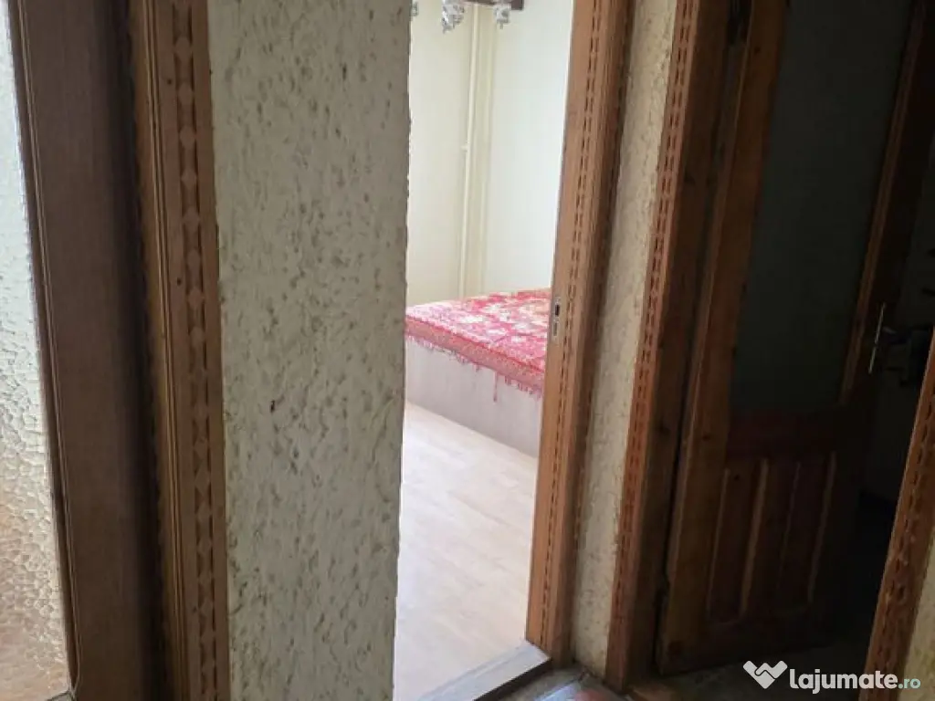 De închiriat apartament 4 camere DC 