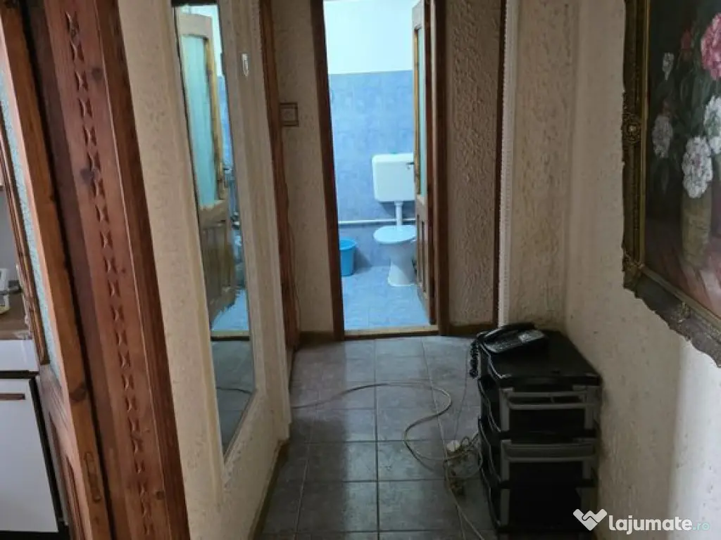 De închiriat apartament 4 camere DC 