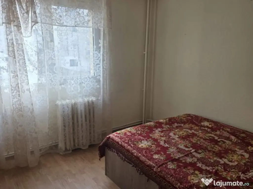 De închiriat apartament 4 camere DC 