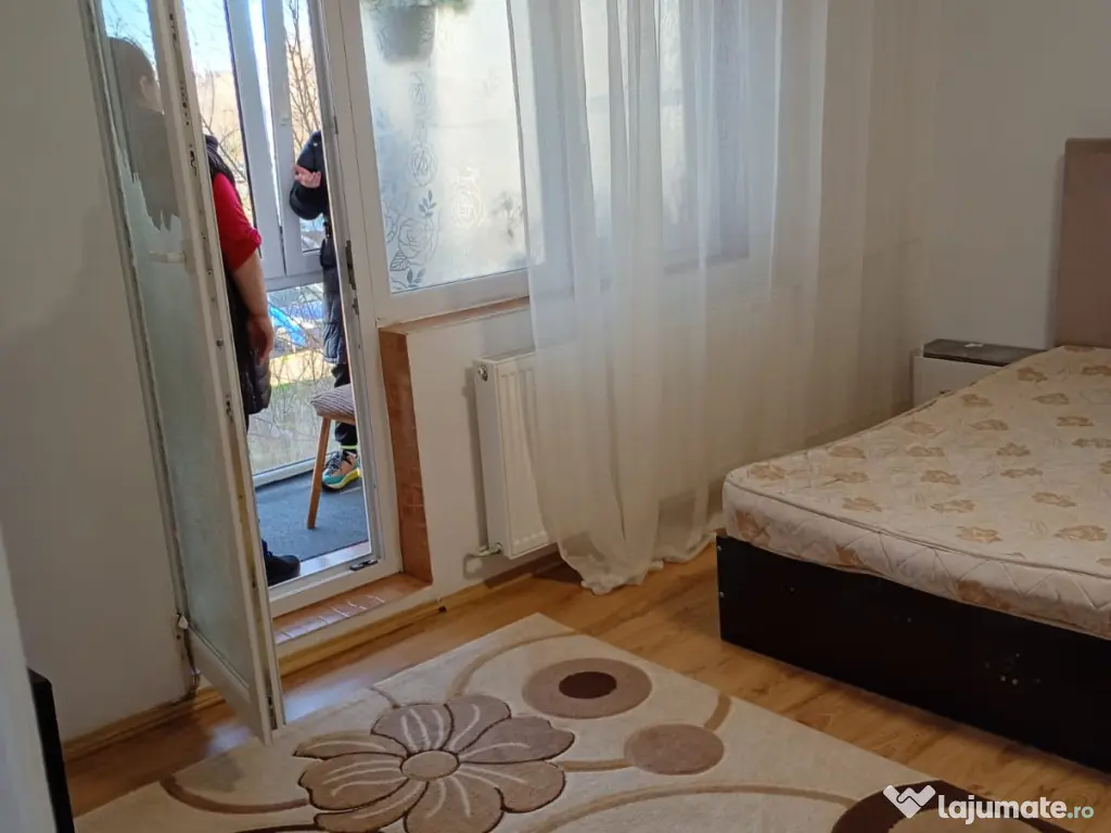 Vând apartament 2 camere, zona Gemi Micalaca 