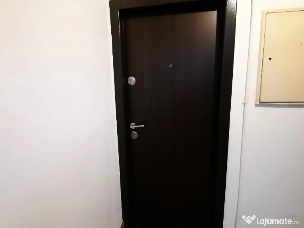 Vând apartament 3 cam, dec, 69 mp, bloc 1981, reabilitat, Gorjului