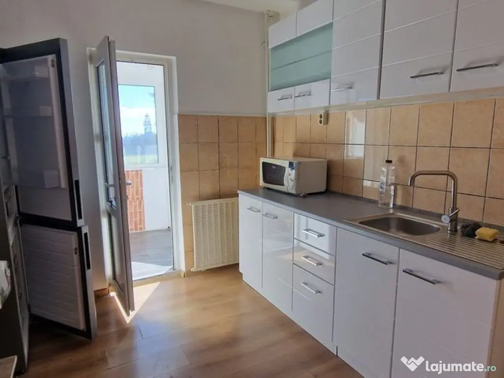 Doua camere decomandate stadionul Portul.