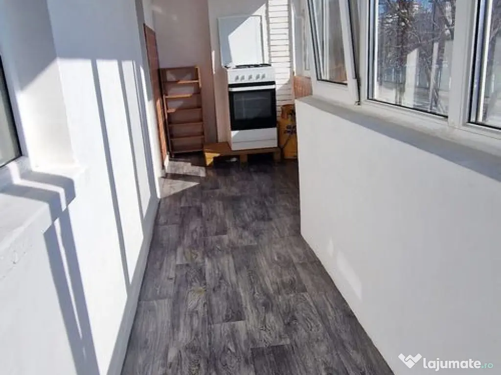 Doua camere decomandate stadionul Portul.