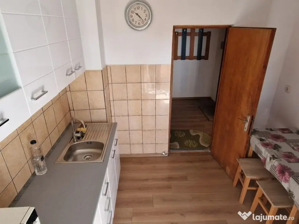 Doua camere decomandate stadionul Portul.