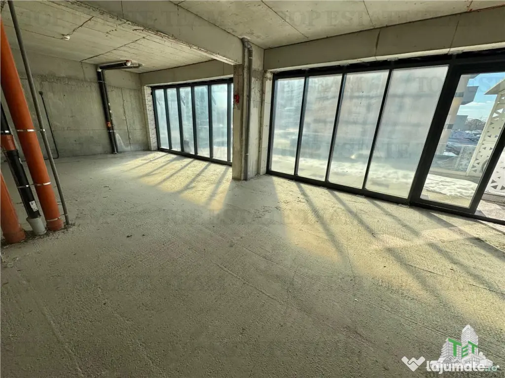 Spatiu comercial de inchiriat terasa 73 mp langa intr-un c 