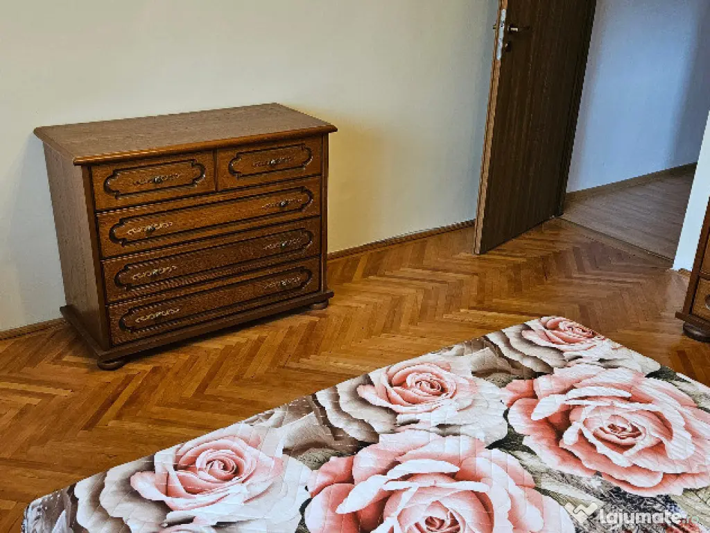 Inchiriez apartament cu 4 camere decomandat in Deva, Kogalniceanu et 3 