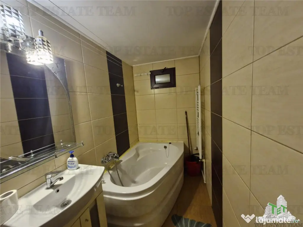 Apartament 2 camere, spatios, zona Primo 