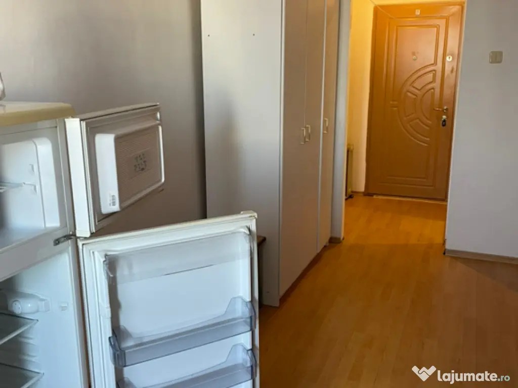 Ofer spre inchiriere garsoniera