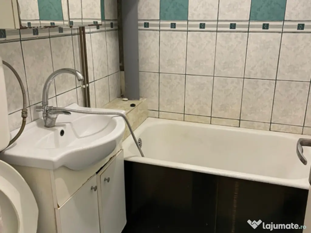 Ofer spre inchiriere garsoniera