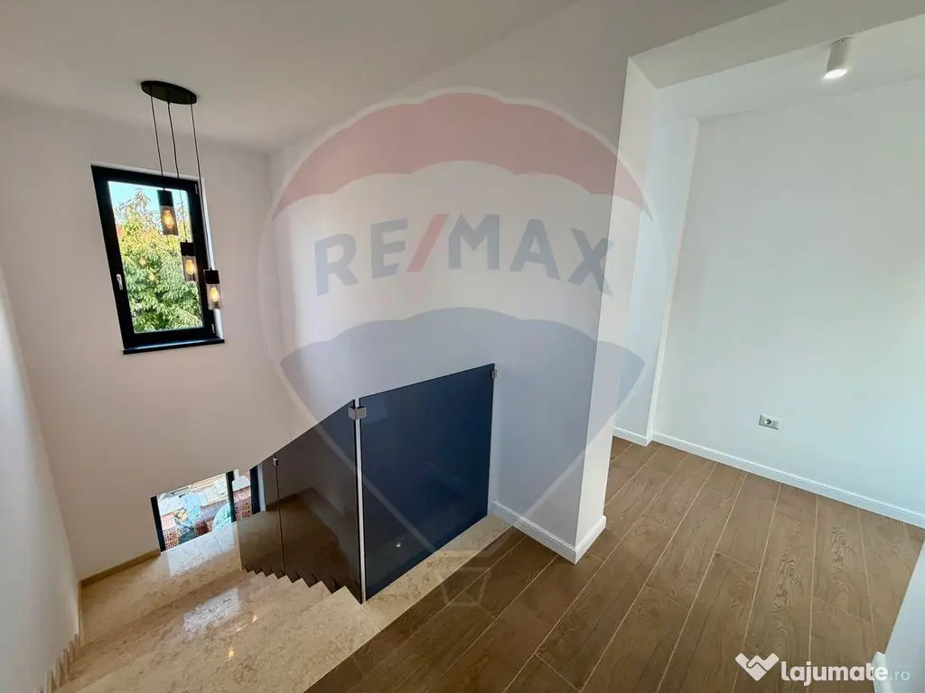 Casă / Vilă cu 4 camere de vânzare în zona Dedeman 