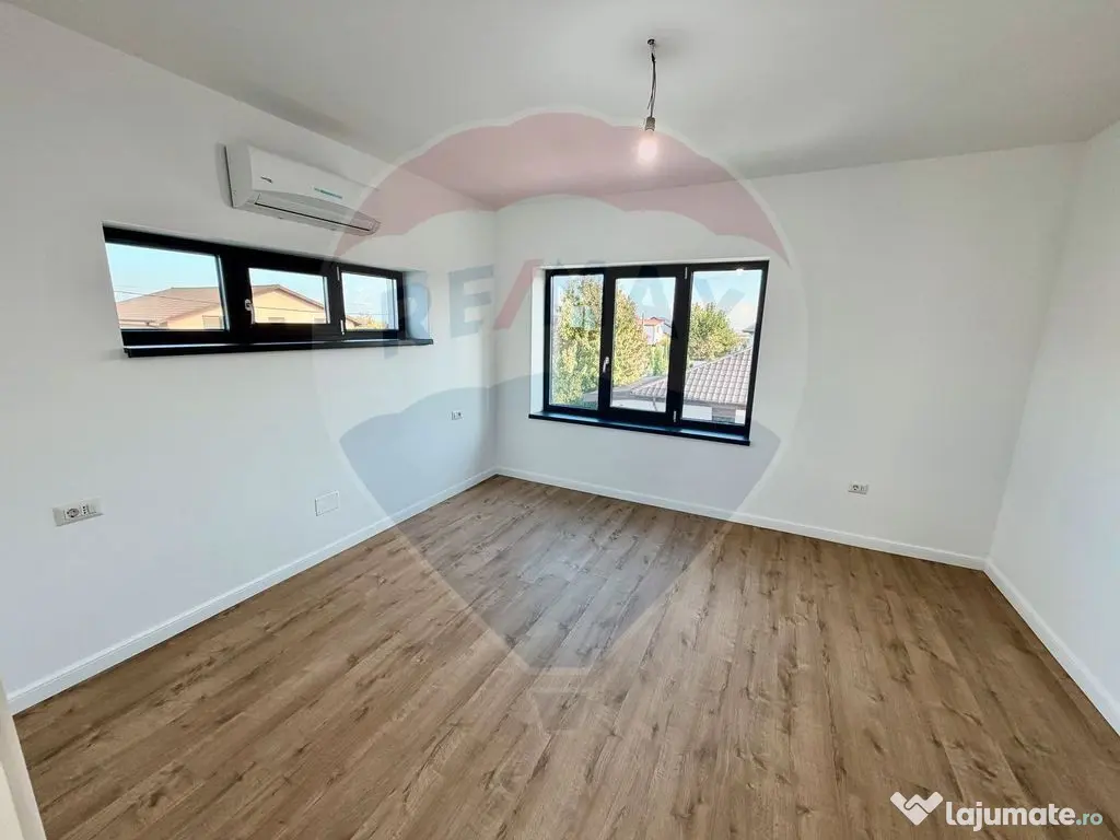 Casă / Vilă cu 4 camere de vânzare în zona Dedeman 