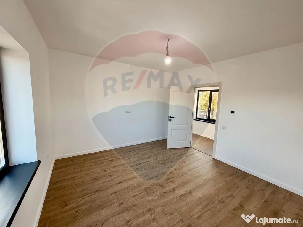 Casă / Vilă cu 4 camere de vânzare în zona Dedeman 