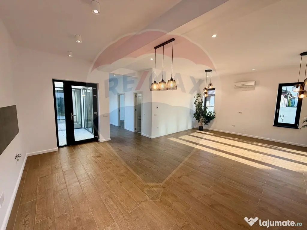 Casă / Vilă cu 4 camere de vânzare în zona Dedeman 