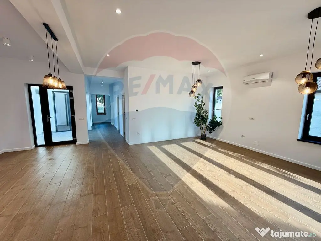 Casă / Vilă cu 4 camere de vânzare în zona Dedeman 