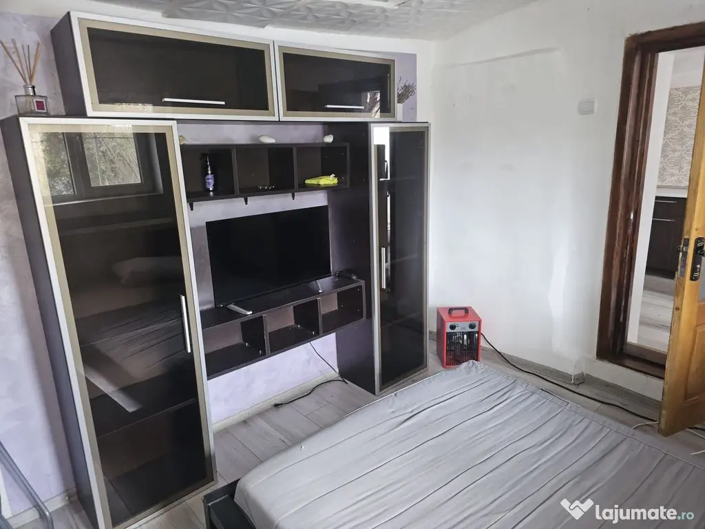 Casa 35 mp cu curte 300 mp, Micro 17 – Str. Oltului, 25... 