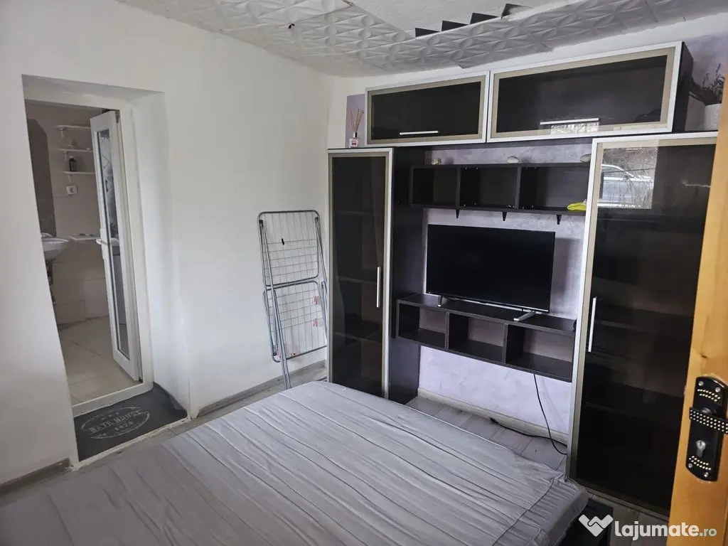 Casa 35 mp cu curte 300 mp, Micro 17 – Str. Oltului, 25... 