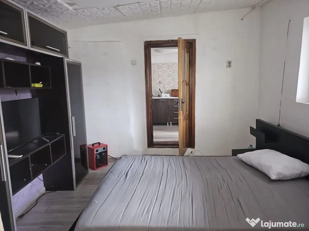 Casa 35 mp cu curte 300 mp, Micro 17 – Str. Oltului, 25... 