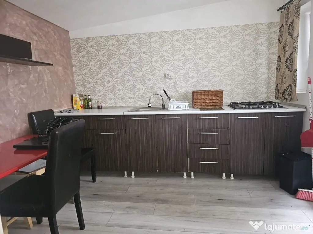 Casa 35 mp cu curte 300 mp, Micro 17 – Str. Oltului, 25... 