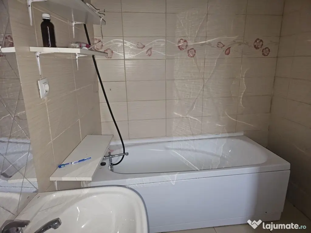 Casa 35 mp cu curte 300 mp, Micro 17 – Str. Oltului, 25... 