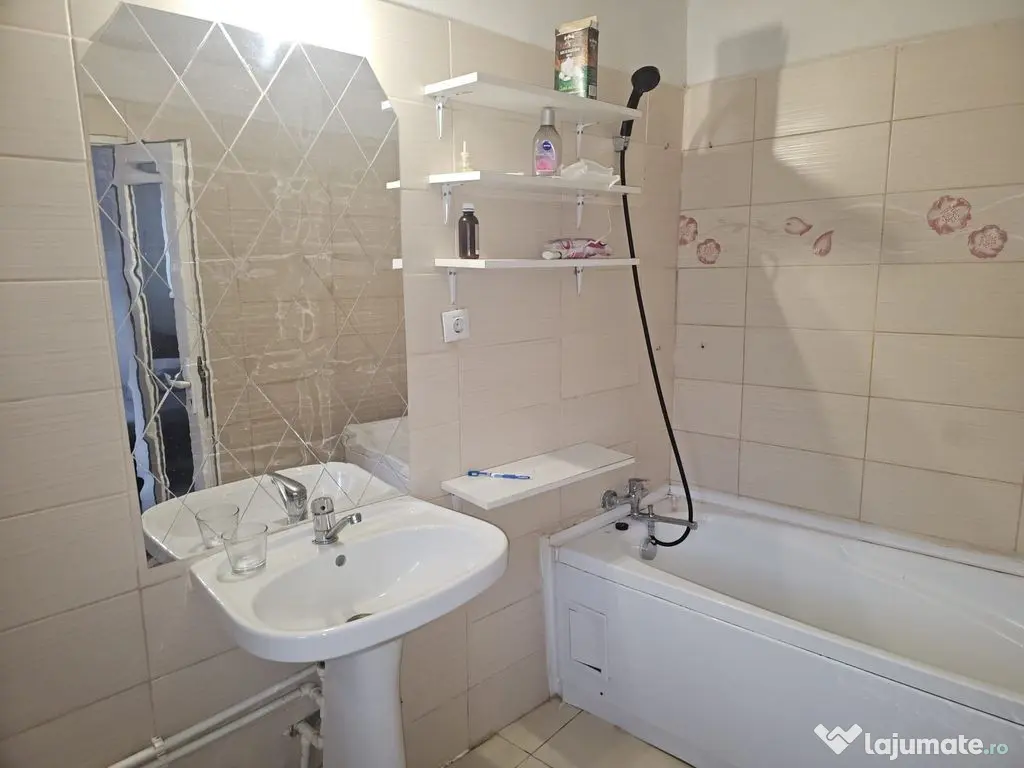 Casa 35 mp cu curte 300 mp, Micro 17 – Str. Oltului, 25... 
