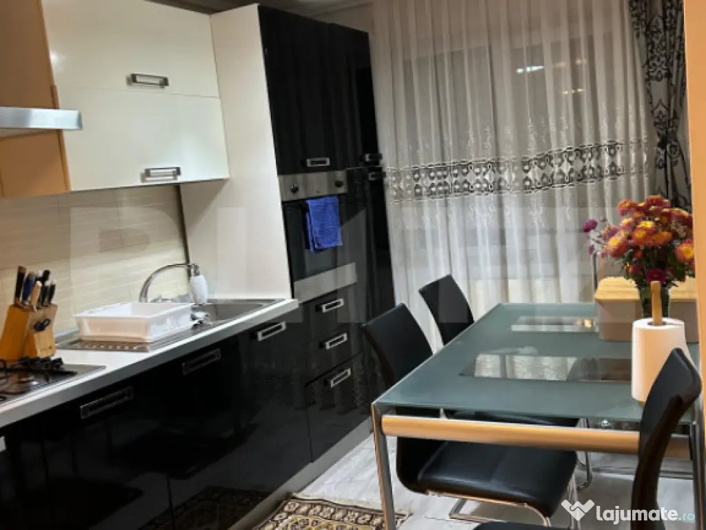 Apartament 3 camere, orientare Sudica, zona Centrala 