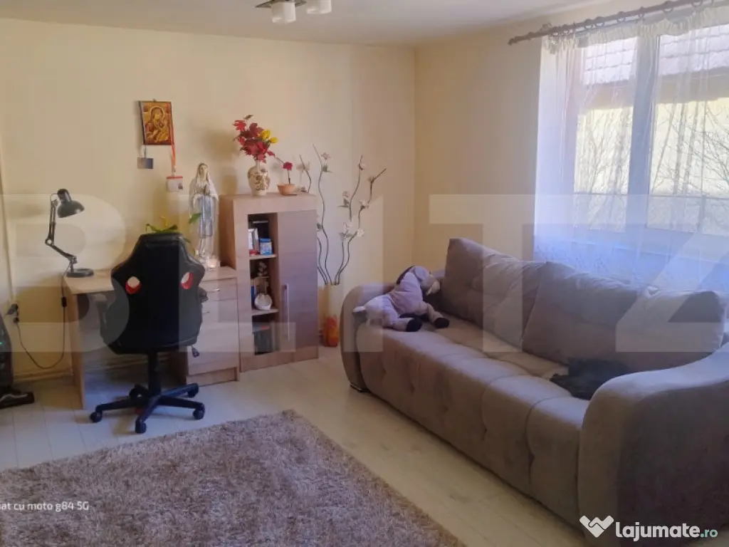 Casă cochetă 3 camere ,90 mp ,300 mp teren.Zonă liniști 