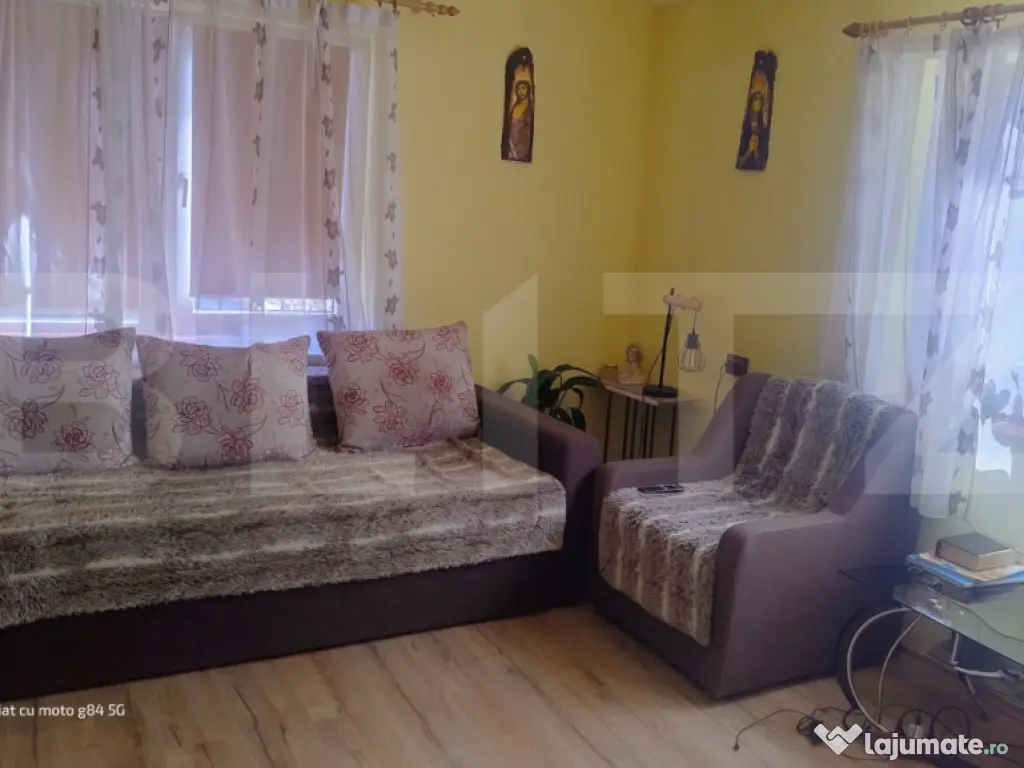 Casă cochetă 3 camere ,90 mp ,300 mp teren.Zonă liniști 