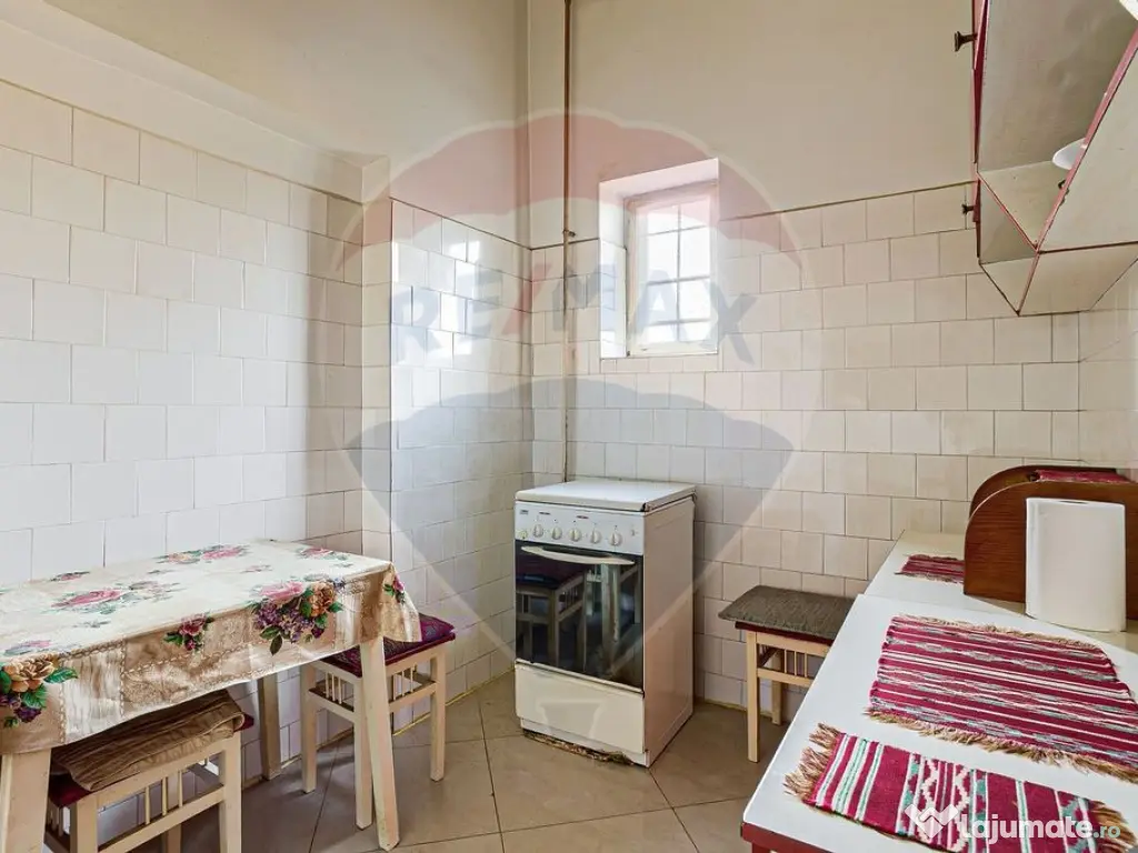 Apartament cu 4 camere 221 mp utili la curte Piata Catedr... 