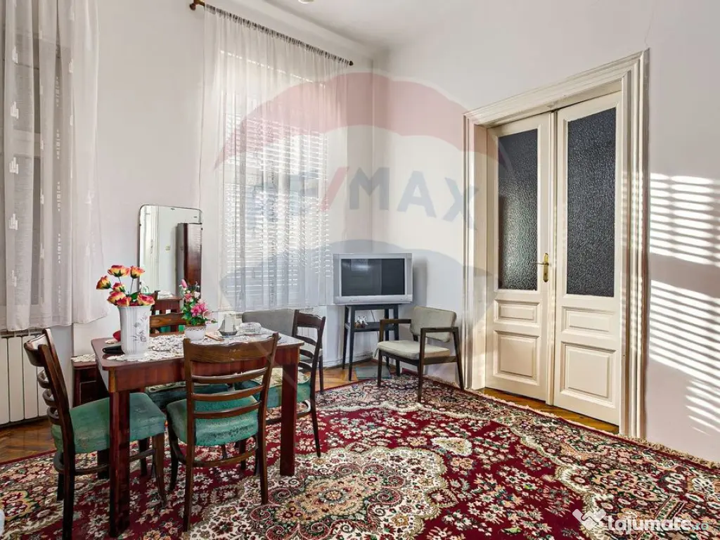 Apartament cu 4 camere 221 mp utili la curte Piata Catedr... 
