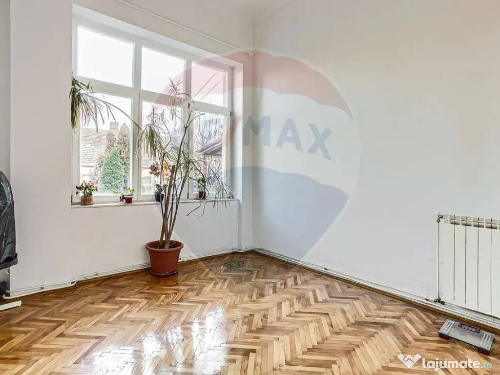 Apartament cu 4 camere 221 mp utili la curte Piata Catedr... 