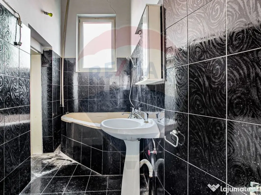 Apartament cu 4 camere 221 mp utili la curte Piata Catedr... 