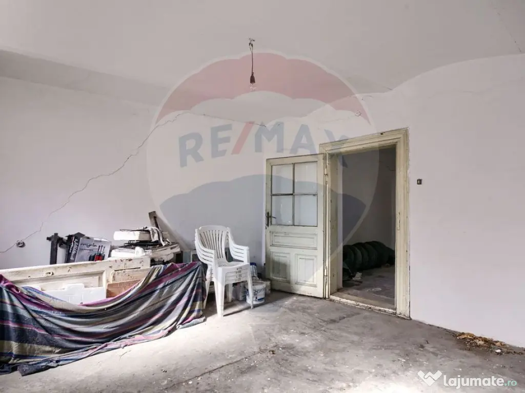 Apartament cu 4 camere 221 mp utili la curte Piata Catedr... 