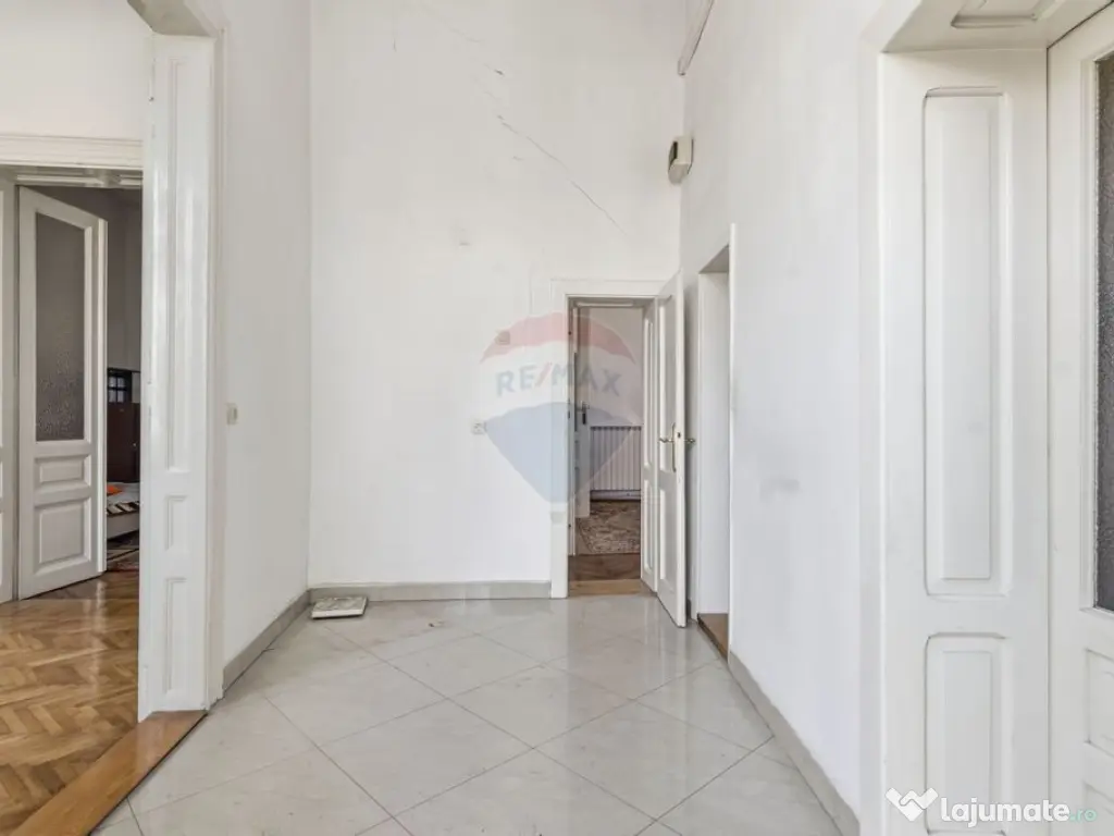 Apartament cu 4 camere 113 mp utili la curte Piata Catedr... 