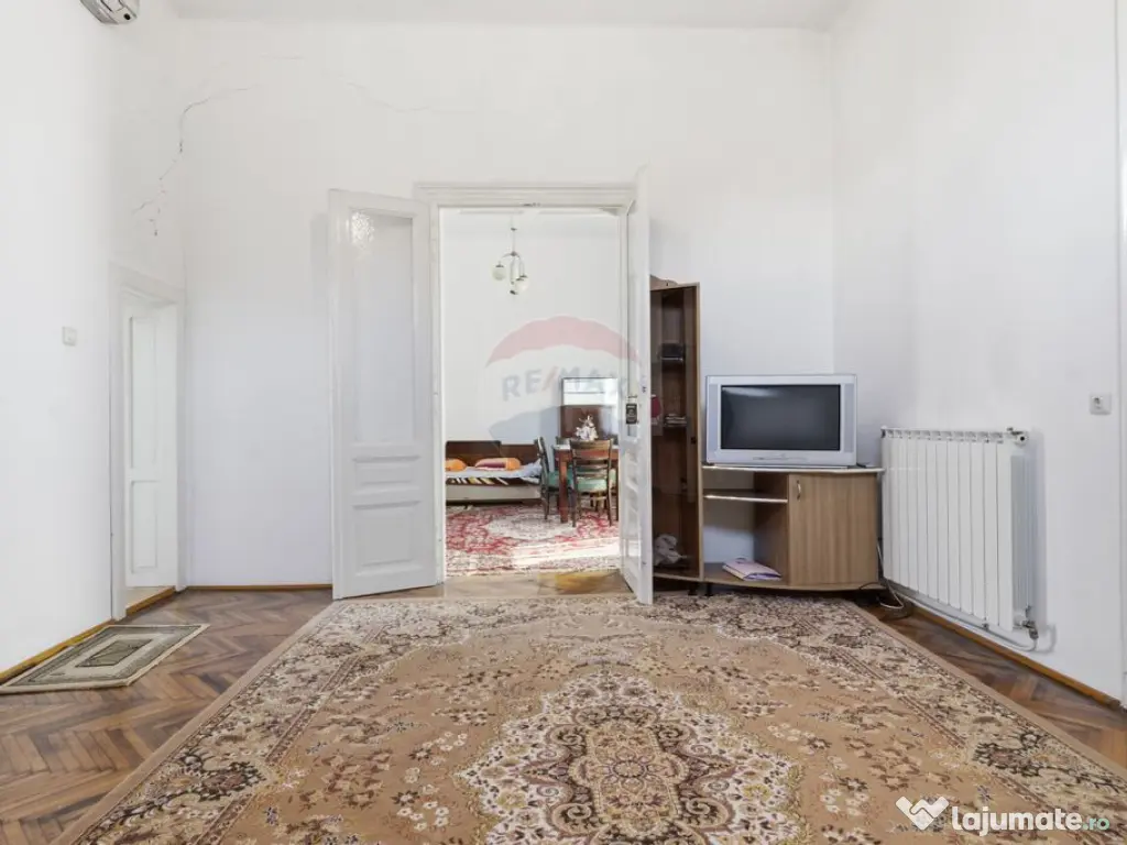 Apartament cu 4 camere 113 mp utili la curte Piata Catedr... 