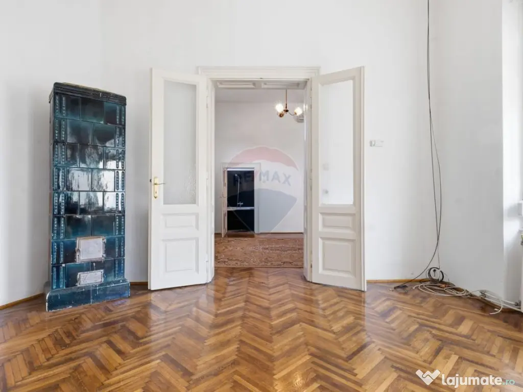 Apartament cu 4 camere 113 mp utili la curte Piata Catedr... 