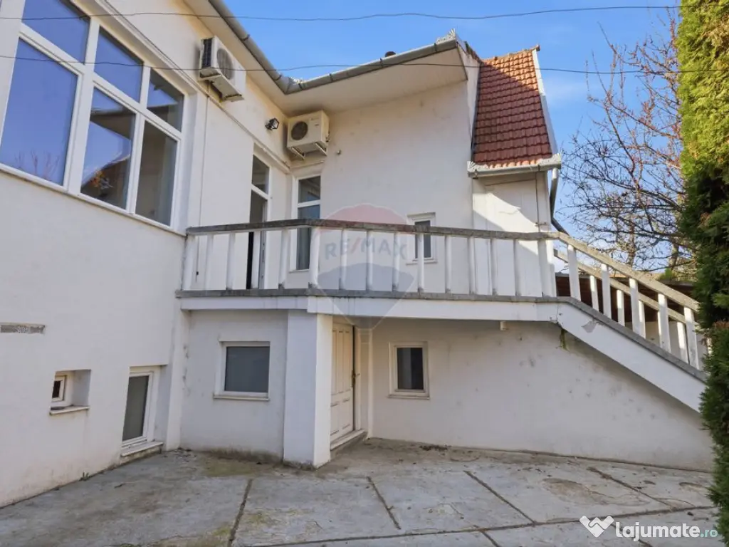Apartament cu 4 camere 113 mp utili la curte Piata Catedr... 