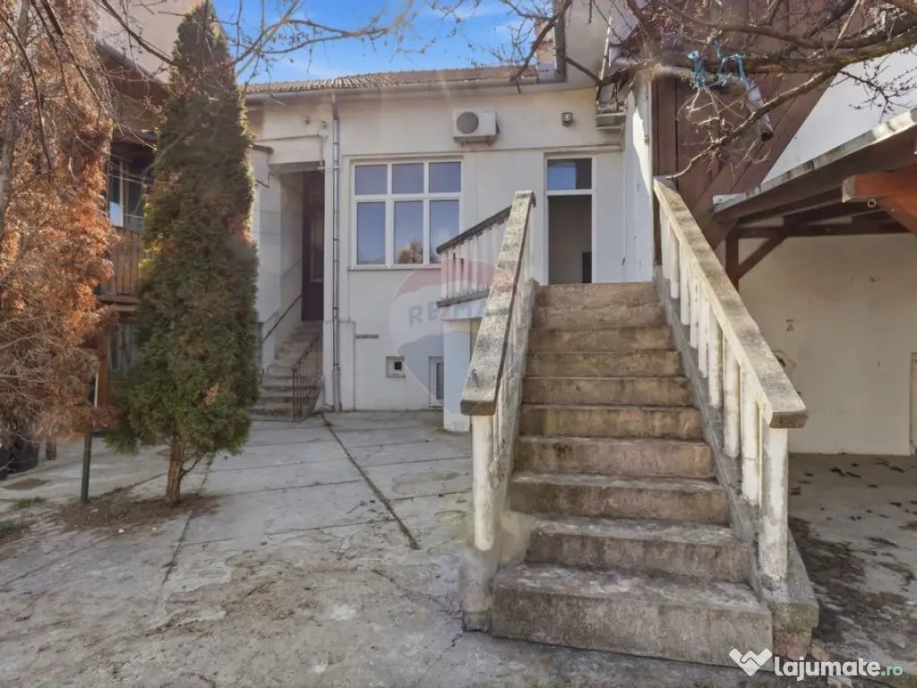 Apartament cu 4 camere 113 mp utili la curte Piata Catedr... 