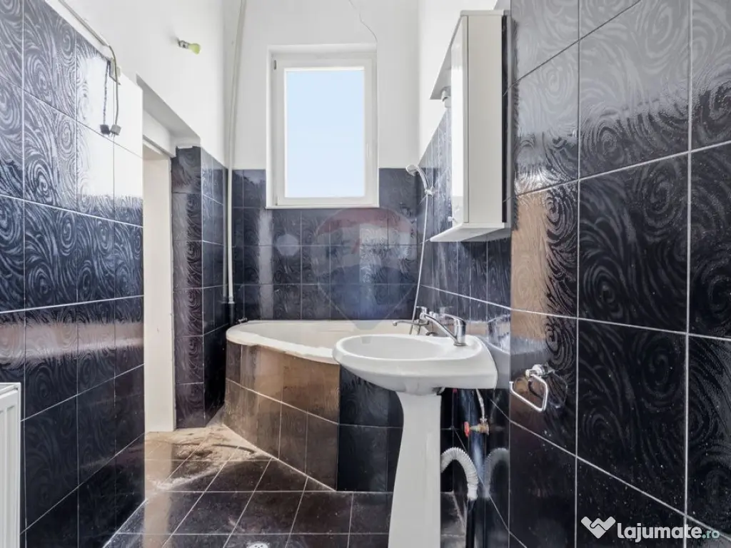 Apartament cu 4 camere 113 mp utili la curte Piata Catedr... 