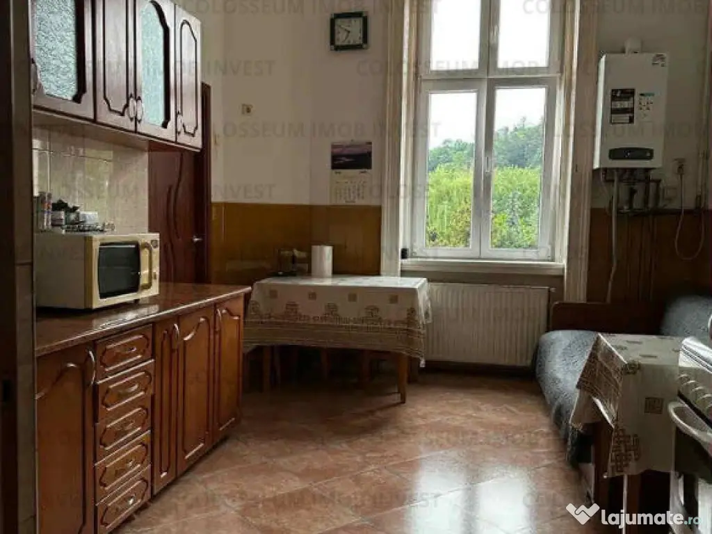 Apartament 2 camere, semidecomandat - zona Centru Istori 