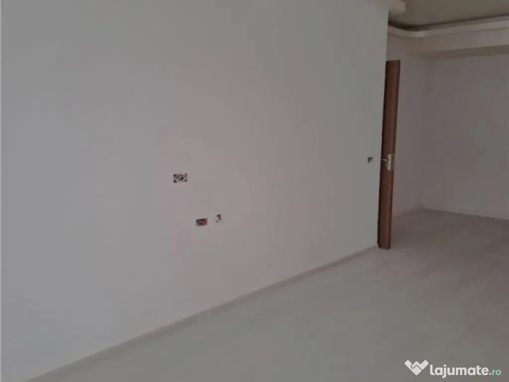 Apartament 2 camere, decomandat, 2 bai,Isaran,Tractorul 