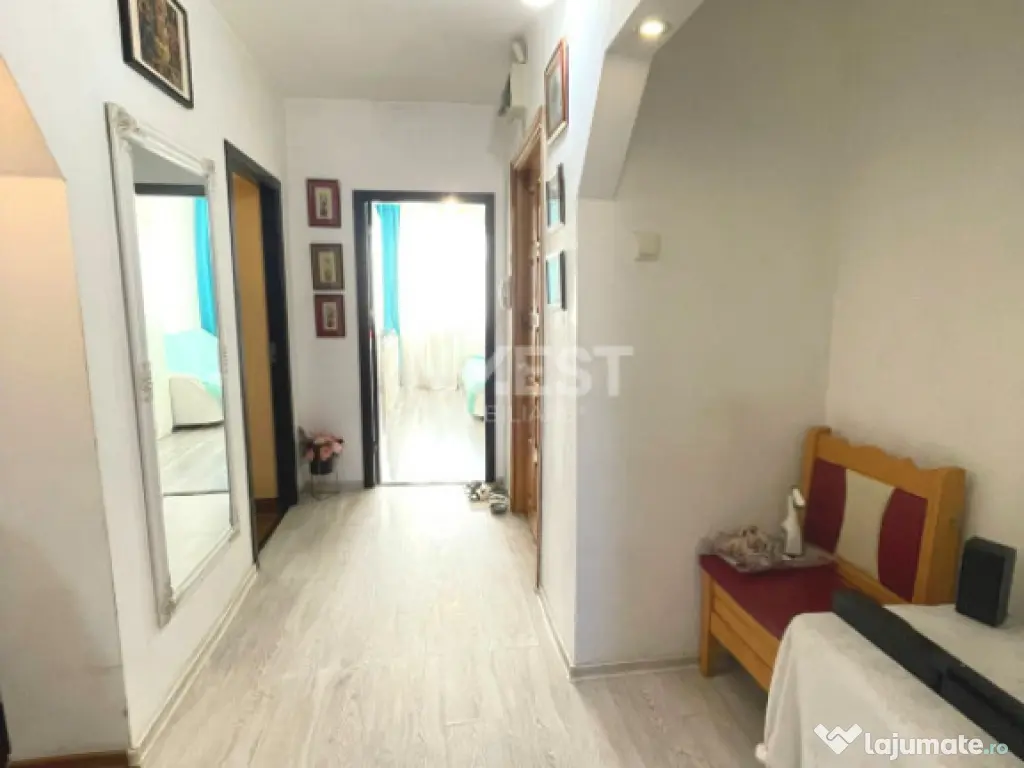 Apartament 3 camere decomandat-Piata Nicolina-etaj intermedi 