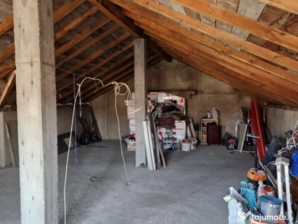 Casă de vânzare P+M, 184 mp – Castranova, Dolj 