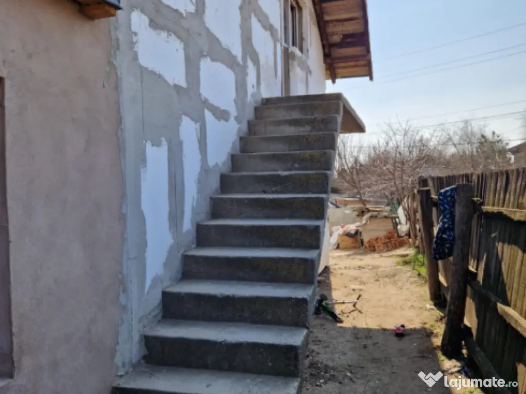 Casă de vânzare P+M, 184 mp – Castranova, Dolj 