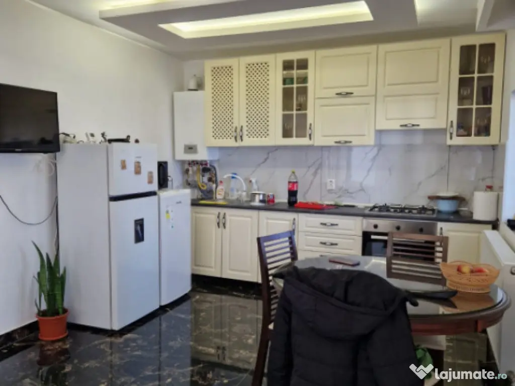 Casă de vânzare P+M, 184 mp – Castranova, Dolj 